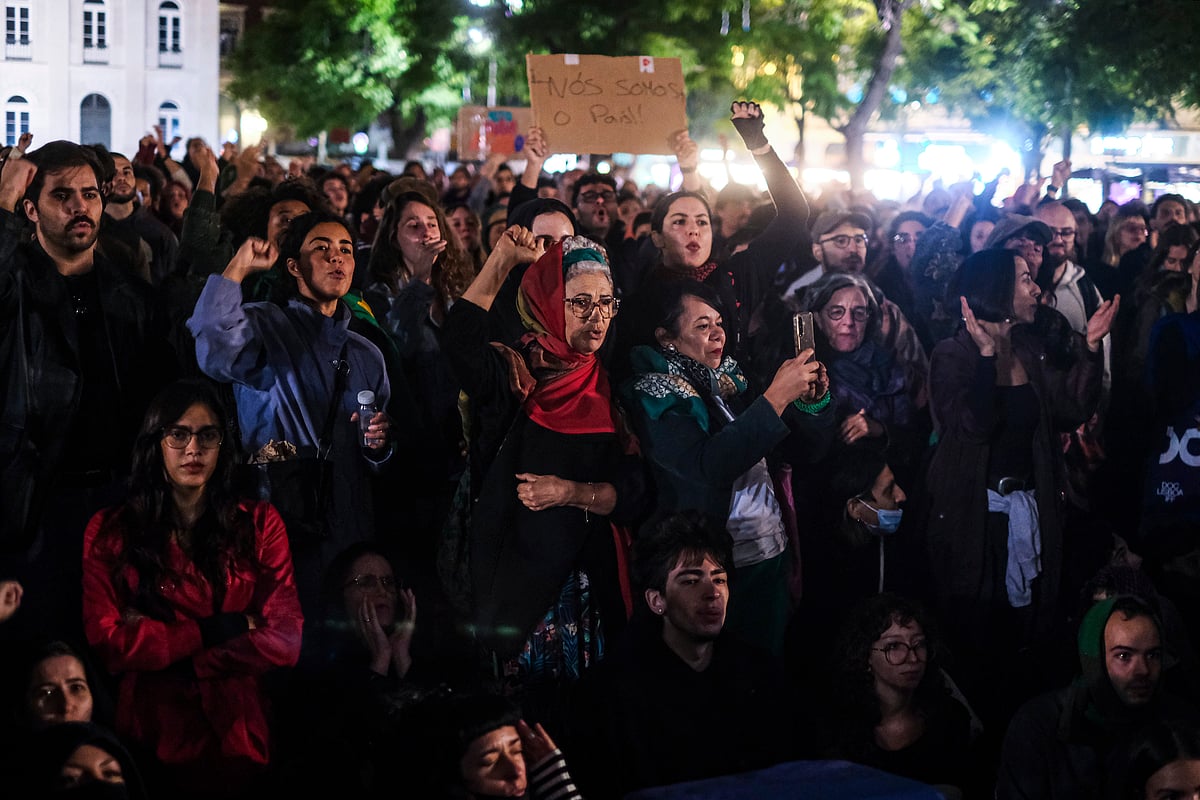 De acampada a "aconchada": manifestantes dormem ao relento no rossio. Veja as imagens 2026 - justiça - iustitia. Bg Relento no rossio de acampada a "aconchada": manifestantes dormem ao relento no rossio. Veja as imagens 2026 acampada aconchada manifestantes dormem relento rossio 3 relento no rossio a acampada pela habitação no rossio, em lisboa, transformou-se numa "aconchada" durante a madrugada desta... Iustitia. Bg de acampada a "aconchada": manifestantes dormem ao relento no rossio. Veja as imagens 2026 2026-10-22 13:33:40 justiça - iustitia. Bg relento no rossio