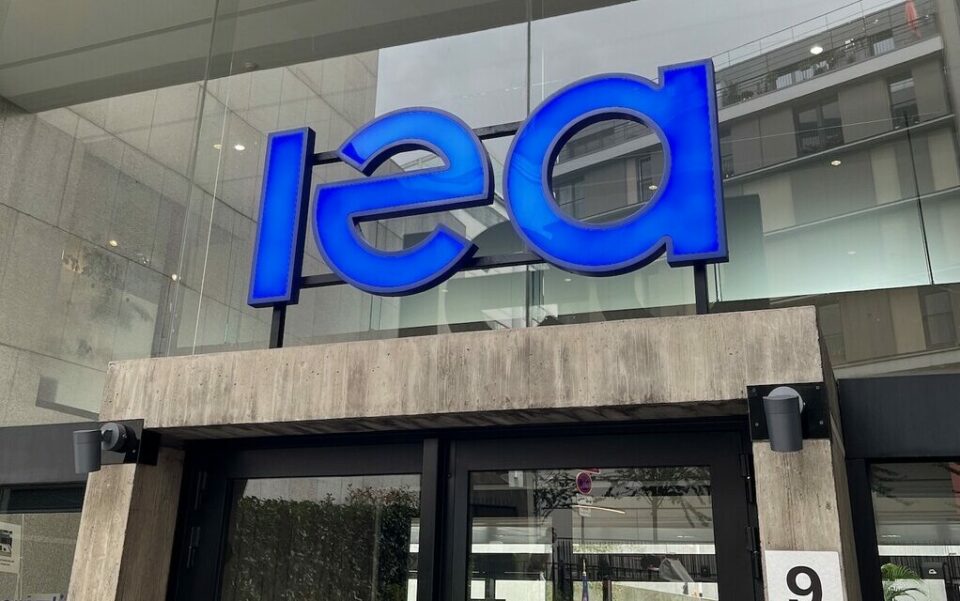 Aie diz que cerca de 325 milhões de barris já foram libertados das reservas estratégicas de petróleo 2026 - justiça - iustitia. Bg Milhões de barris aie diz que cerca de 325 milhões de barris já foram libertados das reservas estratégicas de petróleo 2026 aie diz que cerca 325 milh barris foram libertados das milhões de barris a agência internacional de energia (aie) adiantou que, até hoje, foram libertados cerca de 325 milhões de barris das... Iustitia. Bg aie diz que cerca de 325 milhões de barris já foram libertados das reservas estratégicas de petróleo 2026 2026-10-03 18:54:33 justiça - iustitia. Bg milhões de barris