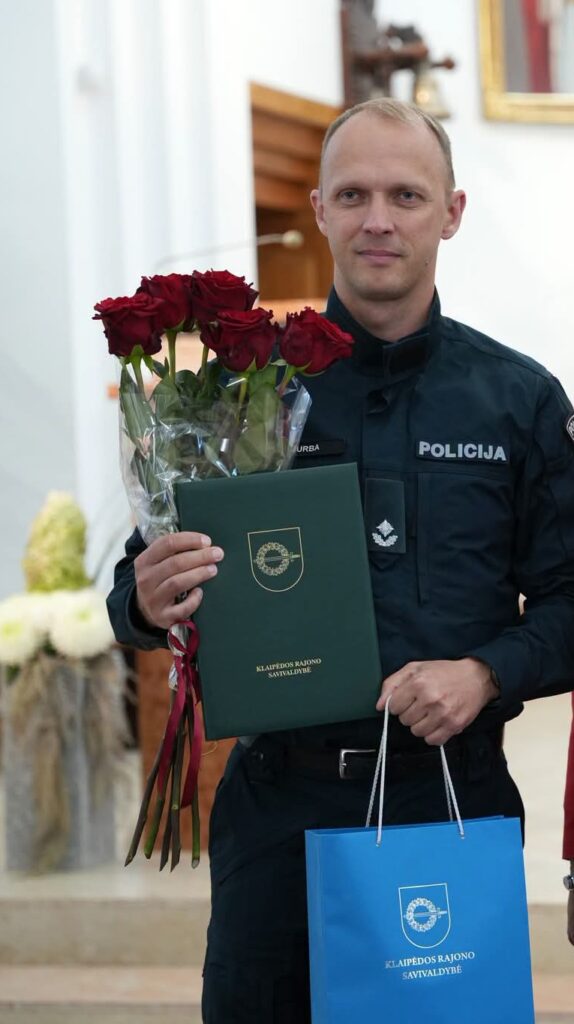 Policijos angelų sargų diena gargžduose: pareigūnus sveikino bendruomenė, kolegos ir bičiuliai 2026 angel sarg diena garg duose pareig nus sveikino bendruo 13 policijos iustitia. Bg oficialioji renginio dalis vyko gargždų šv. Arkangelo mykolo bažnyčioje, kur už policijos pareigūnus aukotos šv. Mišios. Spalio 2-ąją gargžduose netrūko policijos sirenų,... Angelų sargų diena gargžduose: pareigūnus sveikino bendruomenė, kolegos ir bičiuliai 2026 2026-10-05 10:18:11 teisingumas - iustitia. Bg policijos