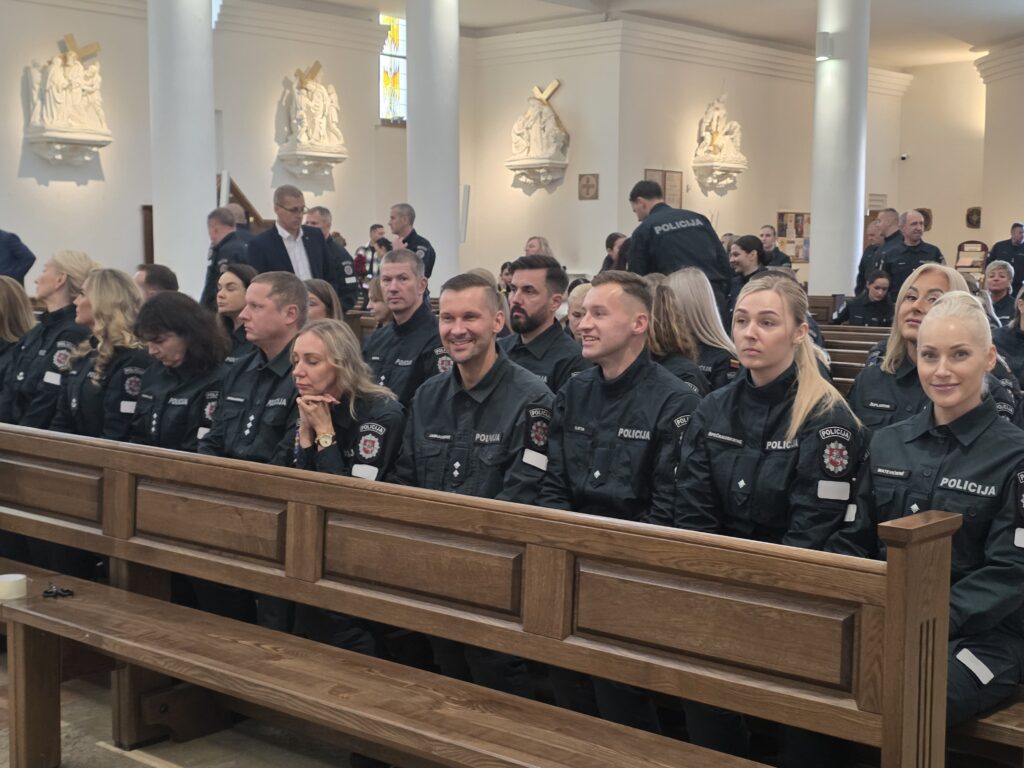 Policijos angelų sargų diena gargžduose: pareigūnus sveikino bendruomenė, kolegos ir bičiuliai 2026 angel sarg diena garg duose pareig nus sveikino bendruo 7 policijos iustitia. Bg oficialioji renginio dalis vyko gargždų šv. Arkangelo mykolo bažnyčioje, kur už policijos pareigūnus aukotos šv. Mišios. Spalio 2-ąją gargžduose netrūko policijos sirenų,... Angelų sargų diena gargžduose: pareigūnus sveikino bendruomenė, kolegos ir bičiuliai 2026 2026-10-05 10:18:11 teisingumas - iustitia. Bg policijos