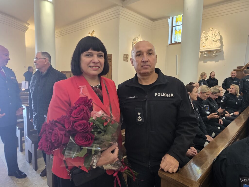 Policijos angelų sargų diena gargžduose: pareigūnus sveikino bendruomenė, kolegos ir bičiuliai 2026 angel sarg diena garg duose pareig nus sveikino bendruo 8 policijos iustitia. Bg oficialioji renginio dalis vyko gargždų šv. Arkangelo mykolo bažnyčioje, kur už policijos pareigūnus aukotos šv. Mišios. Spalio 2-ąją gargžduose netrūko policijos sirenų,... Angelų sargų diena gargžduose: pareigūnus sveikino bendruomenė, kolegos ir bičiuliai 2026 2026-10-05 10:18:11 teisingumas - iustitia. Bg policijos