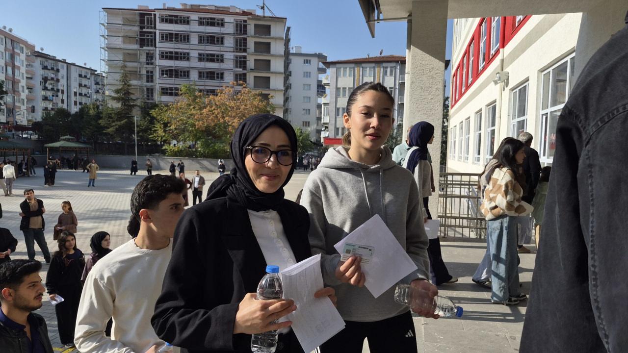 Anne-kız aynı okulda kpss'ye girdi 2026 - adalet - iustitia. Bg Aynı okulda anne-kız aynı okulda kpss'ye girdi 2026 anne ayn okulda kpss girdi 2026 aynı okulda kentte, 2026-kpss ortaöğretim oturumu için sabahın erken saatlerinden itibaren adaylar, sınav merkezlerinin yolunu... Iustitia. Bg anne-kız aynı okulda kpss'ye girdi 2026 2026-10-25 09:17:00 adalet - iustitia. Bg aynı okulda