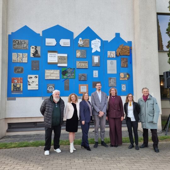 Atminimo ženklais a. Svidinskui ir j. Dovydėnui užbaigta kultūros veikėjų atminimo siena 2026 - teisingumas - iustitia. Bg Atminimo atminimo ženklais a. Svidinskui ir j. Dovydėnui užbaigta kultūros veikėjų atminimo siena 2026 atminimo enklais svidinskui dovyd nui baigta kult ros v 15 atminimo iustitia. Bg gimtasis rokiškis
tik galimybė
„atminimo ženkle iškalti žmonių vardai tampa tik dar viena mūsų krašto istorijos galimybe. Juk apie šiuos žmones kur kas garsiau ir plačiau kalba... Atminimo ženklais a. Svidinskui ir j. Dovydėnui užbaigta kultūros veikėjų atminimo siena 2026 2026-10-05 13:28:25 teisingumas - iustitia. Bg atminimo