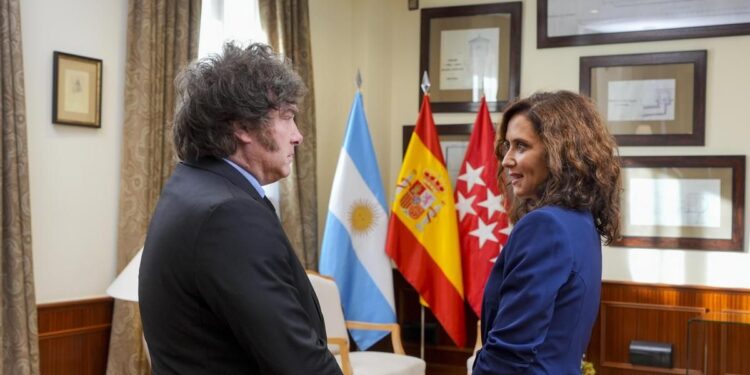 Ayuso insiste en el fantasma del fraude electoral con la ley de nietos en su reunión a puerta cerrada con milei 2026