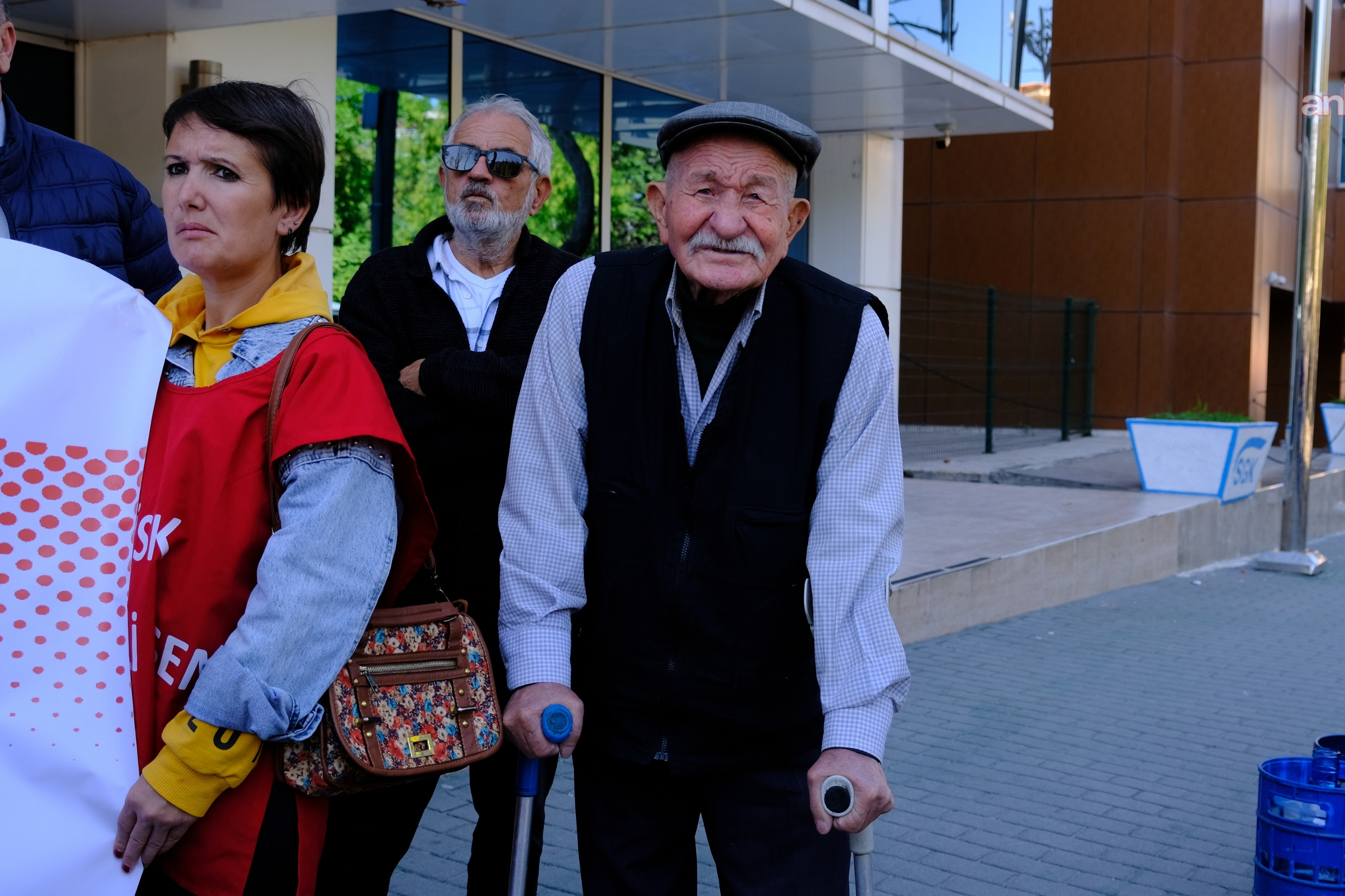 Bastonuyla emekli eylemine katılan yurttaş: ’96 yaşındayım, böylesini hiç görmedim’ 2026 - adalet - iustitia. Bg Bastonuyla emekli eylemine bastonuyla emekli eylemine katılan yurttaş: ’96 yaşındayım, böylesini hiç görmedim’ 2026 bastonuyla emekli eylemine kat lan yurtta nday ylesini bastonuyla emekli eylemine haber merkezi eskişehir'de 1933 doğumlu ramazan tekkalmaz, bastonuyla katıldığı emekli eyleminde anka muhabirine... Iustitia. Bg bastonuyla emekli eylemine katılan yurttaş: ’96 yaşındayım, böylesini hiç görmedim’ 2026 2026-10-05 16:38:49 adalet - iustitia. Bg bastonuyla emekli eylemine