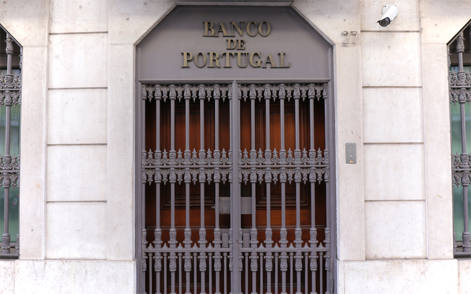 Bdp: dívida pública cai pelo segundo mês seguido em agosto 2026 - justiça - iustitia. Bg Créditos ao consumo banco de portugal garantia pública