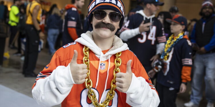 Bears pay tribute to mike ditka on 'thursday night football' 2026