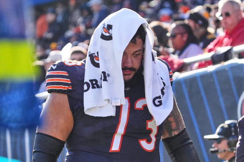 Bears report: offensive line uncertainty as jonah jackson injured, decision to make at left tackle 2026 - justice Bears guard jonah jackson walks off the field after being injured during the first half of a game against the pittsburgh steelers on sunday, nov. 23, 2025, at soldier field.