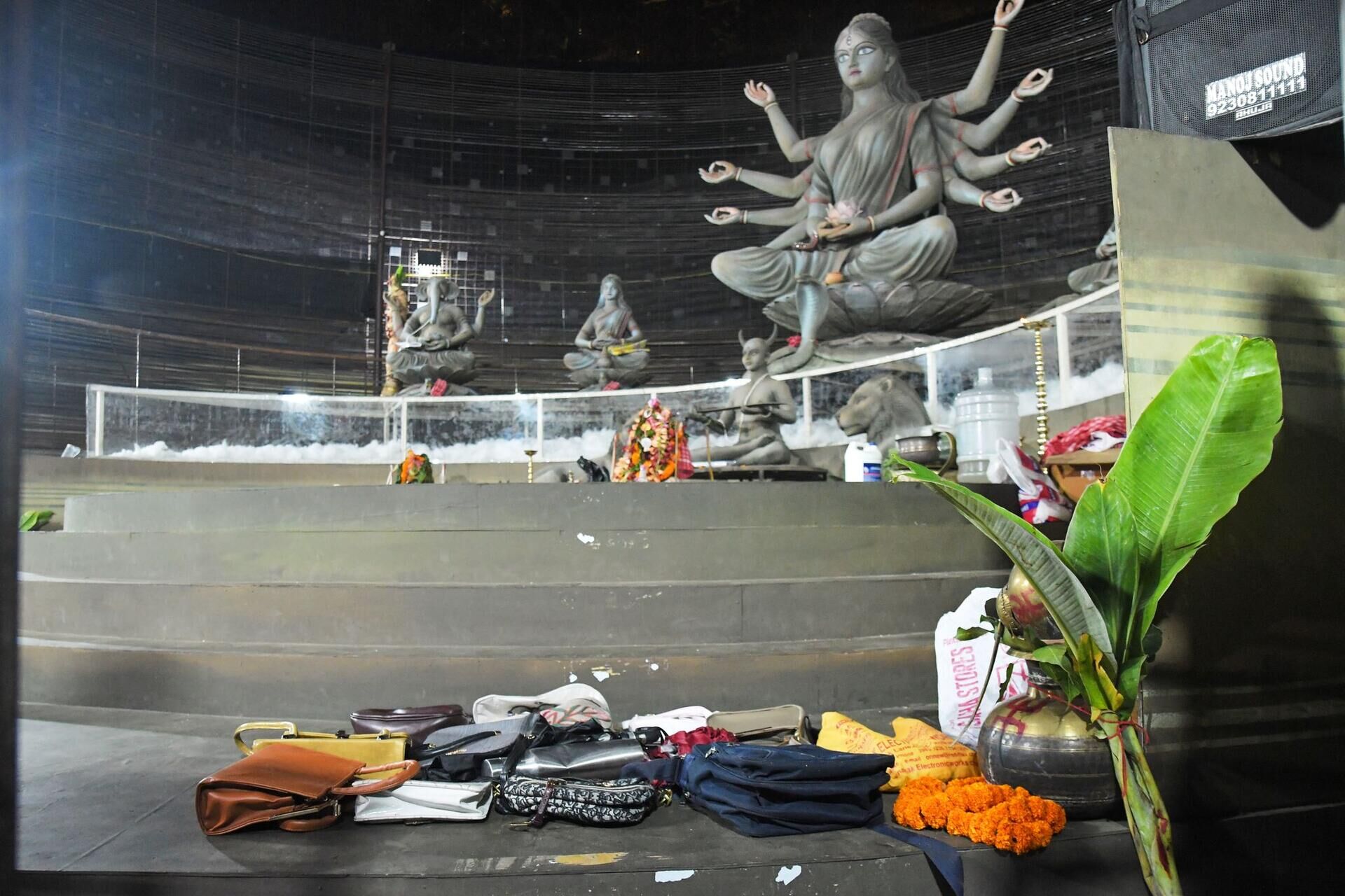 Tote bei massenpanik berichte: 17 tote bei massenpanik in indien 2026 berichte tote bei massenpanik indien 2026 1 tote bei massenpanik verfasst von:dpa bei einer massenpanik während eines religiösen fests in der indischen millionenstadt kolkata... Iustitia. Bg berichte: 17 tote bei massenpanik in indien 2026 2026-10-17 19:58:00 iustitia. Bg - gerechtigkeit tote bei massenpanik