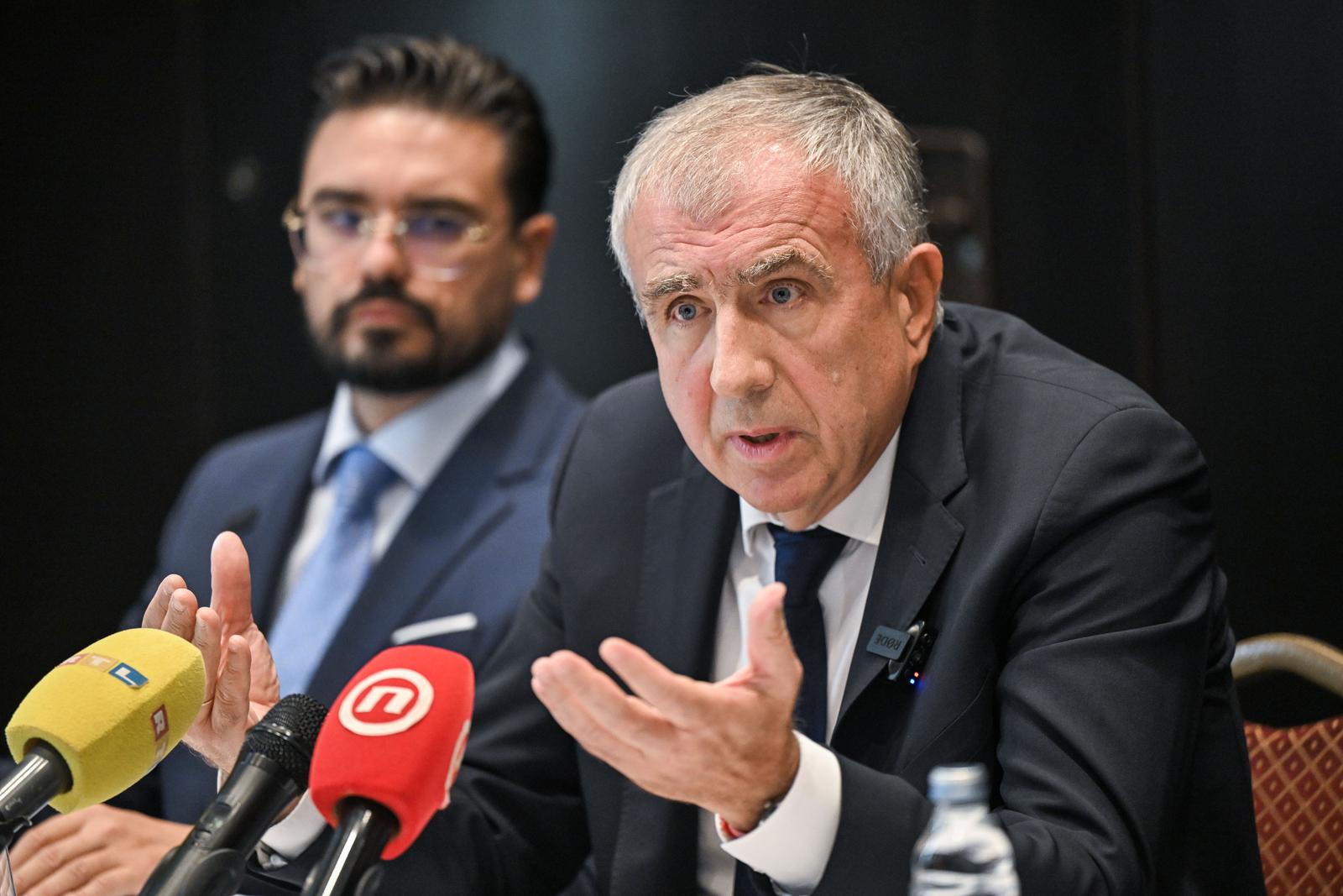 Bivši ukrajinski veleposlanik: ‘hrvatska neće pogriješiti ako žuravljovu da politički azil’ 2026 - pravda - iustitia. Bg Bivši ukrajinski veleposlanik bivši ukrajinski veleposlanik: ‘hrvatska neće pogriješiti ako žuravljovu da politički azil’ 2026 biv ukrajinski veleposlanik hrvatska pogrije iti ako ur 1 bivši ukrajinski veleposlanik iustitia. Bg oleksandr levčenko uvjeren je da rusi preko gazproma i bivšeg njemačkog kancelara gerharda schrödera ucjenjuju i pritišću njemačku i njeno pravosuđe da od hrvatske traže izručenje volodimira žuravljova, osumnjičenog... Bivši ukrajinski veleposlanik: ‘hrvatska neće pogriješiti ako žuravljovu da politički azil’ 2026 2026-10-19 20:19:47 iustitia. Bg pravda - iustitia. Bg bivši ukrajinski veleposlanik