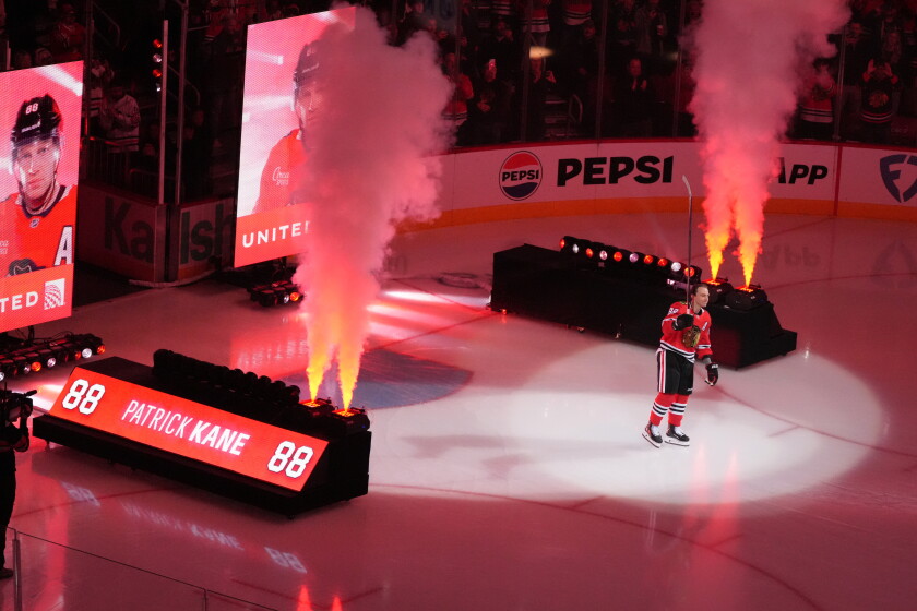 After Patrick Kane's big introduction, the Blackhawks beat the Blues 4-2 on Tuesday.