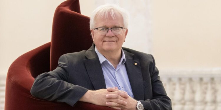 Brian schmidt, premio nobel de física: “el principio del universo fue mucho más loco de lo que jamás imaginamos” 2026