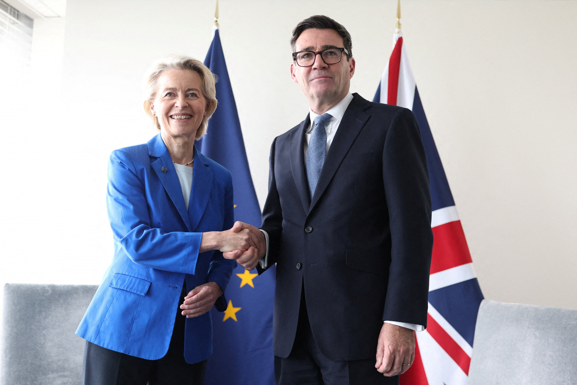 A brit miniszterelnök szerint tárgyalni kell az eu és nagy-britannia közti szabad mozgás visszaállításáról 2026 - igazságszolgáltatás - iustitia. Bg Brit a brit miniszterelnök szerint tárgyalni kell az eu és nagy-britannia közti szabad mozgás visszaállításáról 2026 brit minisztereln szerint rgyalni kell nagy britannia z 1 brit andy burnham szerint lehetséges a tárgyalás az európai unióval a brit és az... Iustitia. Bg a brit miniszterelnök szerint tárgyalni kell az eu és nagy-britannia közti szabad mozgás visszaállításáról 2026 2026-10-25 06:33:44 igazságszolgáltatás - iustitia. Bg brit