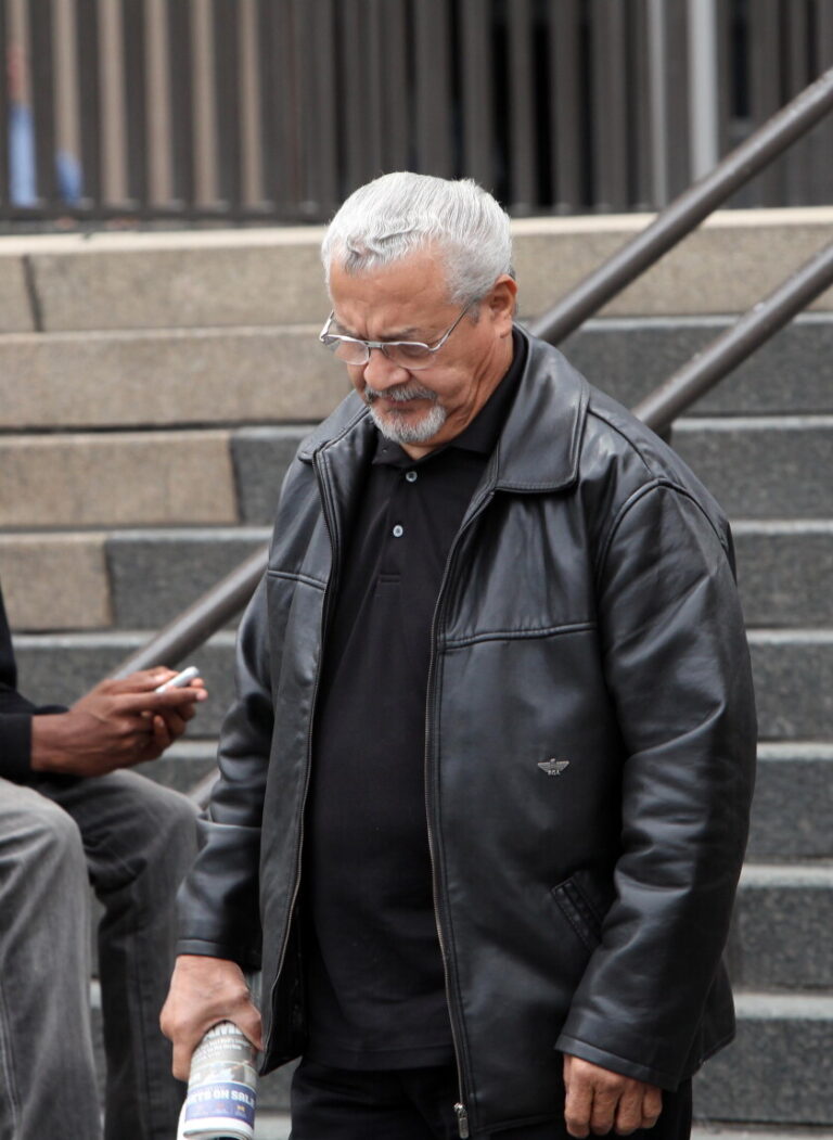 Chicago aprueba $260. 8 millones para 17 víctimas de abuso policial a manos del exoficial corrupto reynaldo guevara 2026