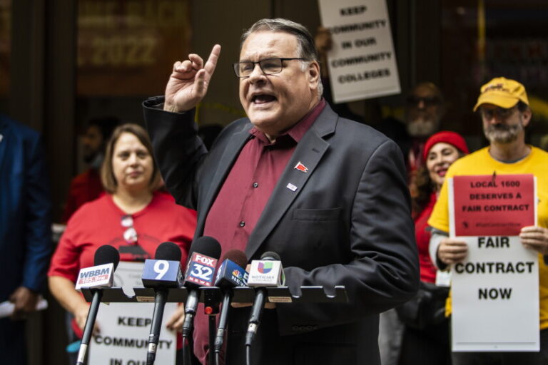 City colleges of chicago reach late-night tentative contract agreement to avoid strike 2026