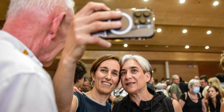 Colau se abre a no ser candidata para que frente amplio y podemos pacten 2026