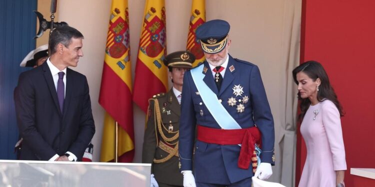 El desfile del 12 de octubre deja insultos a pedro sánchez y un nuevo plantón de abascal a los reyes 2026 - justicia - iustitia. Bg El desfile del 12 de octubre deja insultos a pedro sánchez y un nuevo plantón de abascal a los reyes 2026