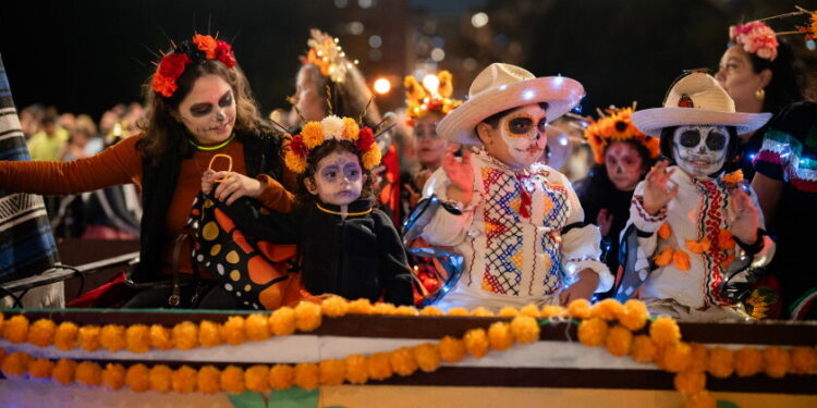 El desfile de Halloween Arts in the Dark regresa con 100,000 asistentes 2026