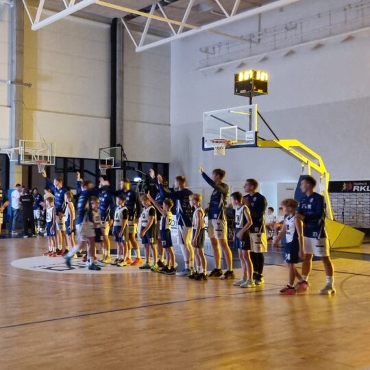 Įspūdingas rokiškio jvn komandos debiutas rkl b lygoje (foto+video) 2026 dingas roki kio jvn komandos debiutas rkl lygoje foto v 1 iustitia. Bg gimtasis rokiškis
atidarymo šventė
varžybas iškilmingai atidarė nostra. Lt-rkl prezidentas vidas butkus, pagirdamas rokiškėnus dėl pavyzdingai sukurtos sporto infrastruktūros, o... Įspūdingas rokiškio jvn komandos debiutas rkl b lygoje (foto+video) 2026 2026-10-16 08:25:29 teisingumas - iustitia. Bg