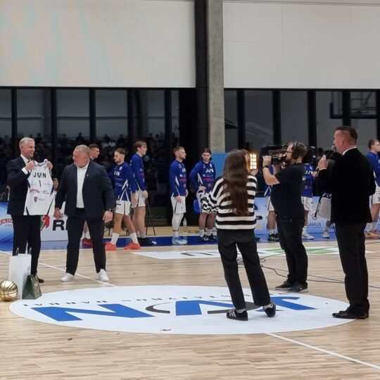 Įspūdingas rokiškio jvn komandos debiutas rkl b lygoje (foto+video) 2026 dingas roki kio jvn komandos debiutas rkl lygoje foto v 8 iustitia. Bg gimtasis rokiškis
atidarymo šventė
varžybas iškilmingai atidarė nostra. Lt-rkl prezidentas vidas butkus, pagirdamas rokiškėnus dėl pavyzdingai sukurtos sporto infrastruktūros, o... Įspūdingas rokiškio jvn komandos debiutas rkl b lygoje (foto+video) 2026 2026-10-16 08:25:29 teisingumas - iustitia. Bg