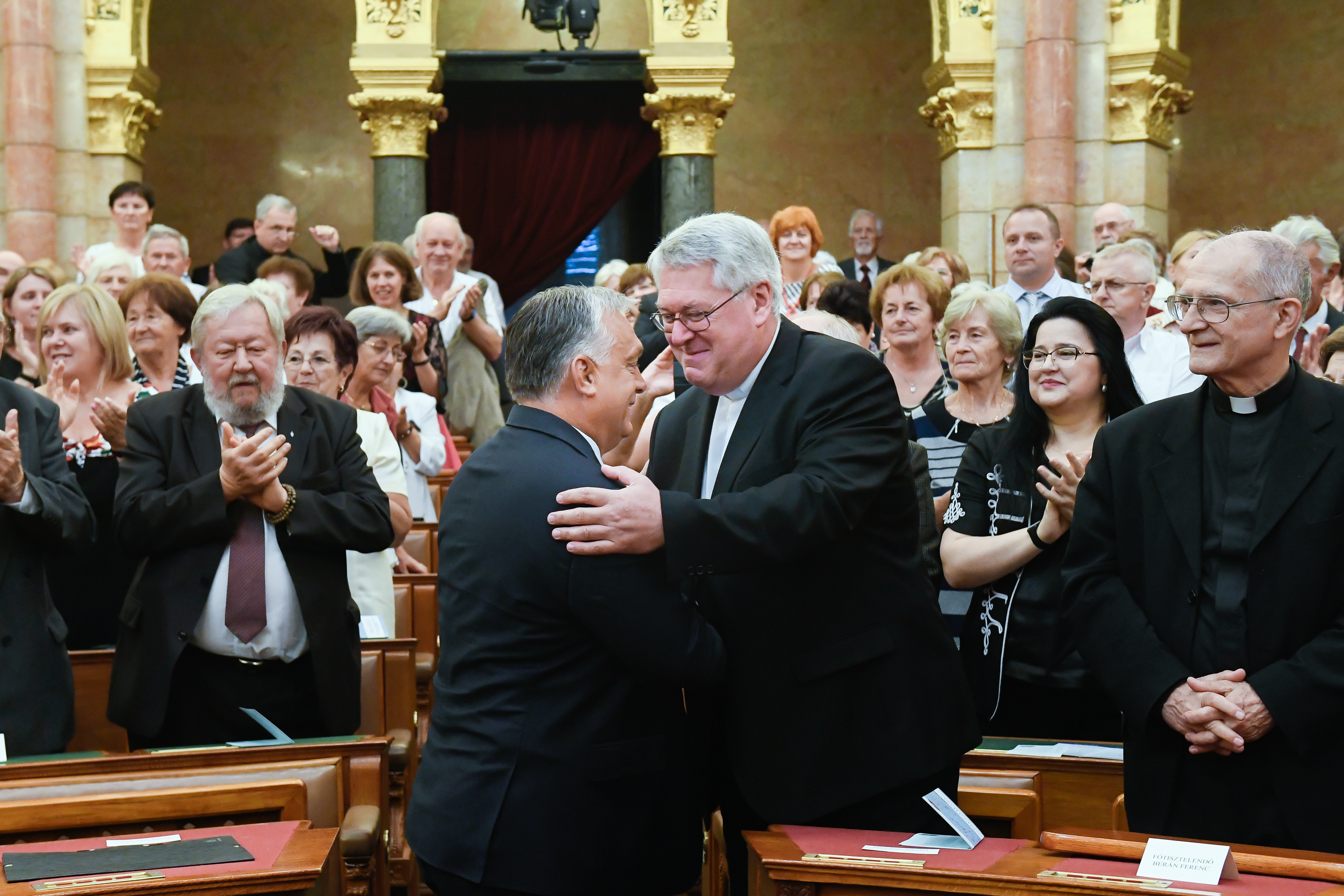 Egy plébános arról prédikált, hogy akik a tiszára szavaztak, ellenségek és elpusztítják az országot, magyar péter felszólította a katolikus egyházat a nyilvános elhatárolódásra 2026 - igazságszolgáltatás - iustitia. Bg Osztie zoltán egy plébános arról prédikált, hogy akik a tiszára szavaztak, ellenségek és elpusztítják az országot, magyar péter felszólította a katolikus egyházat a nyilvános elhatárolódásra 2026 egy nos arr dik hogy akik tisz szavaztak ellens gek elp 1 osztie zoltán „hány olyan keresztény testvérünk van, aki templomba jár, és a tiszára... Iustitia. Bg egy plébános arról prédikált, hogy akik a tiszára szavaztak, ellenségek és elpusztítják az országot, magyar péter felszólította a katolikus egyházat a nyilvános elhatárolódásra 2026 2026-10-01 20:35:11 igazságszolgáltatás - iustitia. Bg osztie zoltán