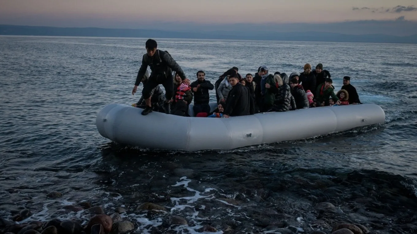 Κρήτη: Επιχείρηση του Λιμενικού για τη διάσωση 40 αλλοδαπών Κρήτη: Επιχείρηση του Λιμενικού για τη διάσωση 40 αλλοδαπών