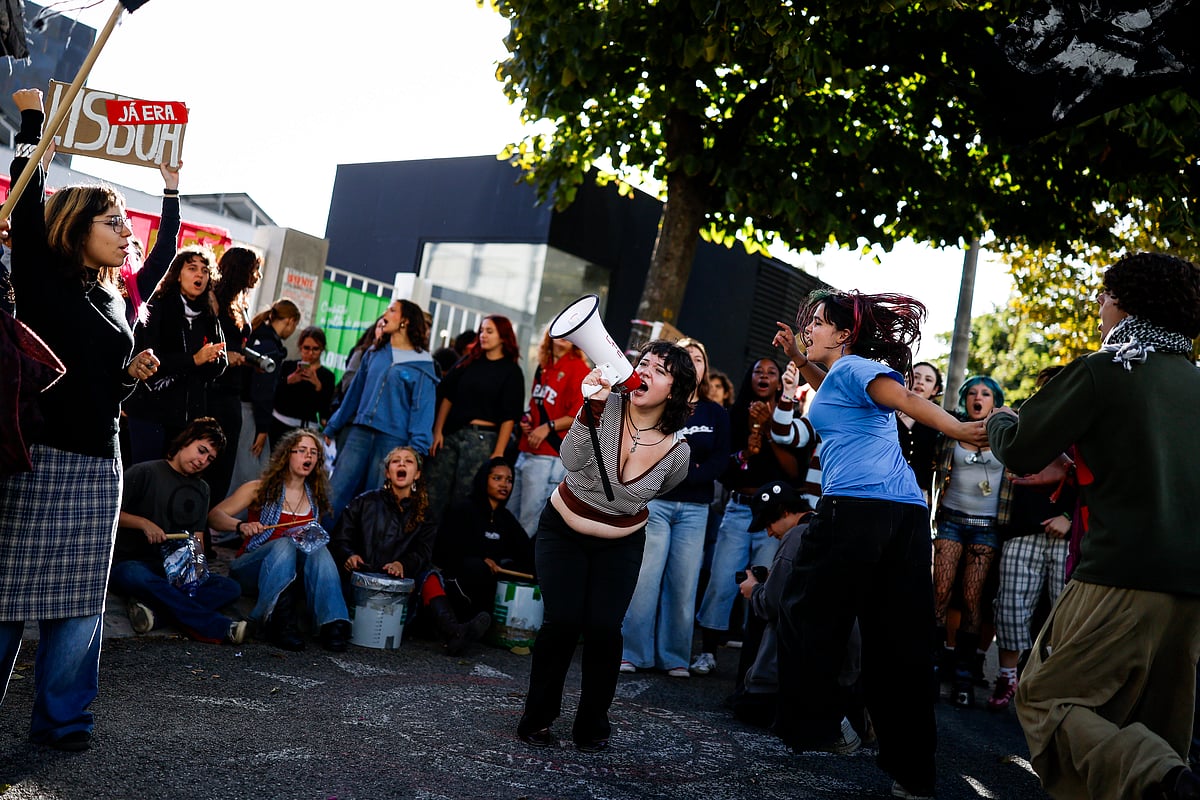Estudantes bloqueiam escolas em lisboa: "ocupamos as ruas para exigir habitação, ocuparemos as escolas para exigir educação" 2026 - justiça - iustitia. Bg Estudantes estudantes bloqueiam escolas em lisboa: "ocupamos as ruas para exigir habitação, ocuparemos as escolas para exigir educação" 2026 estudantes bloqueiam escolas lisboa ocupamos ruas para 3 estudantes centenas de estudantes estão a bloquear na manhã desta sexta-feira, 23 de outubro, duas escolas secundárias em... Iustitia. Bg estudantes bloqueiam escolas em lisboa: "ocupamos as ruas para exigir habitação, ocuparemos as escolas para exigir educação" 2026 2026-10-23 11:10:29 justiça - iustitia. Bg estudantes