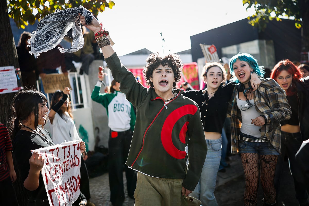 Estudantes bloqueiam escolas em lisboa: "ocupamos as ruas para exigir habitação, ocuparemos as escolas para exigir educação" 2026 - justiça - iustitia. Bg Estudantes estudantes bloqueiam escolas em lisboa: "ocupamos as ruas para exigir habitação, ocuparemos as escolas para exigir educação" 2026 estudantes bloqueiam escolas lisboa ocupamos ruas para 4 estudantes centenas de estudantes estão a bloquear na manhã desta sexta-feira, 23 de outubro, duas escolas secundárias em... Iustitia. Bg estudantes bloqueiam escolas em lisboa: "ocupamos as ruas para exigir habitação, ocuparemos as escolas para exigir educação" 2026 2026-10-23 11:10:29 justiça - iustitia. Bg estudantes