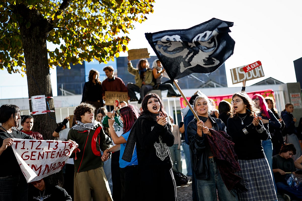 Estudantes bloqueiam escolas em lisboa: "ocupamos as ruas para exigir habitação, ocuparemos as escolas para exigir educação" 2026 - justiça - iustitia. Bg Estudantes estudantes bloqueiam escolas em lisboa: "ocupamos as ruas para exigir habitação, ocuparemos as escolas para exigir educação" 2026 estudantes bloqueiam escolas lisboa ocupamos ruas para estudantes centenas de estudantes estão a bloquear na manhã desta sexta-feira, 23 de outubro, duas escolas secundárias em... Iustitia. Bg estudantes bloqueiam escolas em lisboa: "ocupamos as ruas para exigir habitação, ocuparemos as escolas para exigir educação" 2026 2026-10-23 11:10:29 justiça - iustitia. Bg estudantes