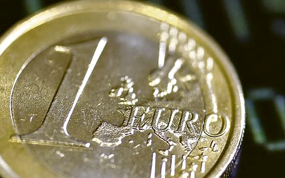 Preços do petróleo euro sobe face ao dólar para 1,1231 dólares 2026 euro sobe face lar para 1231 lares 2026 preços do petróleo o euro subiu, esta terça-feira, face ao dólar, numa sessão marcada pela instabilidade política em frança e pela... Iustitia. Bg euro sobe face ao dólar para 1,1231 dólares 2026 2026-10-20 17:46:55 justiça - iustitia. Bg preços do petróleo