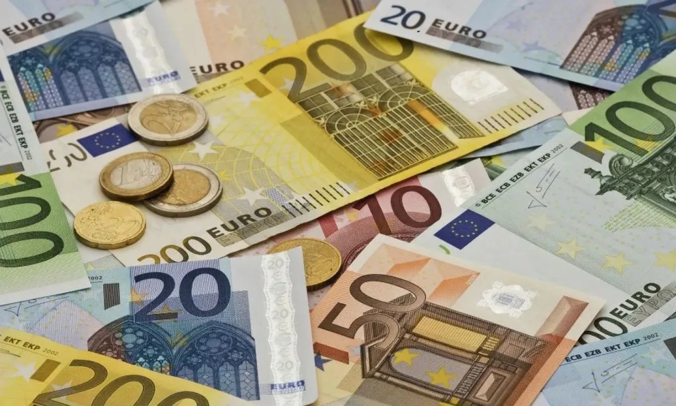 Ευρώ: σε χαμηλό 17 μηνών λόγω πολιτικής αβεβαιότητας στην ισπανία Ευρώ: σε χαμηλό 17 μηνών λόγω πολιτικής αβεβαιότητας στην ισπανία