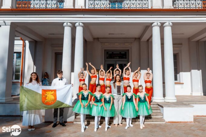 Tyzenhauzus suvienijo šokio festivalis „arbatėlė pas tyzenhauzus“ suvienijo šokio ir muzikos gerbėjus rokiškio dvaruose 2026 festivalis arbat pas tyzenhauzus suvienijo okio muzikos 1 tyzenhauzus suvienijo šokio iustitia. Bg gimtasis rokiškis
tarptautinis istorinio ir klasikinio šokio bei muzikos festivalis „arbatėlė pas tyzenhauzus“, sukvietęs vaikus, jaunimą ir porą suaugusiųjų kolektyvų ne tik... Festivalis „arbatėlė pas tyzenhauzus“ suvienijo šokio ir muzikos gerbėjus rokiškio dvaruose 2026 2026-10-05 07:13:41 teisingumas - iustitia. Bg tyzenhauzus suvienijo šokio