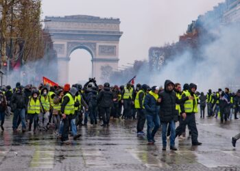 Frankreich brennt – und die juso-zündler wollen den brand importieren 2026