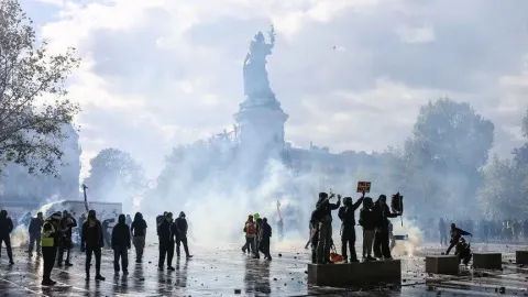 Fransa’da halka yapılan saldırının arkasındaki şirketi gezi direnişi’nden hatırlıyoruz! 2026 - adalet - iustitia. Bg Üzerine boca edilen fransa’da halka yapılan saldırının arkasındaki şirketi gezi direnişi’nden hatırlıyoruz! 2026 fransa halka yap lan sald arkas ndaki irketi gezi diren üzerine boca edilen haber merkezi tkp genel sekreteri kemal okuyan, fransa’da eylemcilerin üzerine atılan ses bombasını üreten şirketin... Iustitia. Bg fransa’da halka yapılan saldırının arkasındaki şirketi gezi direnişi’nden hatırlıyoruz! 2026 2026-10-23 13:15:33 adalet - iustitia. Bg üzerine boca edilen