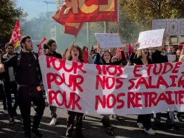 Франција воведе делумни полициски часови во неколку градови, вклучително и во делови од париз 2026 - правда - юстиция Делумни полициски часови франција воведе делумни полициски часови во неколку градови, вклучително и во делови од париз 2026 frantsi vovede delumni politsiski chasovi nekolku grado делумни полициски часови iustitia. Bg во повеќе француски градови, вклучително и во делови од париз, воведени се делумни полициски часови, откако владата призна дека полицијата ја изгубила контролата за време на... Франција воведе делумни полициски часови во неколку градови, вклучително и во делови од париз 2026 2026-10-20 06:17:48 правда - юстиция делумни полициски часови