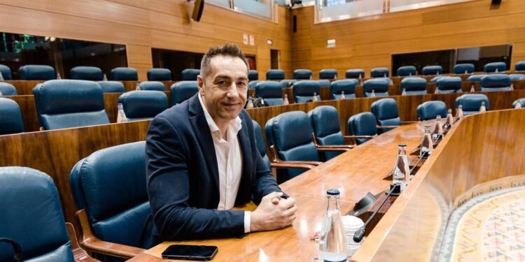 El frente amplio confirma a emilio delgado como número uno en la candidatura por madrid 2026