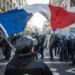 Γαλλία: ο φόβος των νέων ταραχών πίσω από κατεβασμένα ρολά και οχυρωμένες βιτρίνες 2026