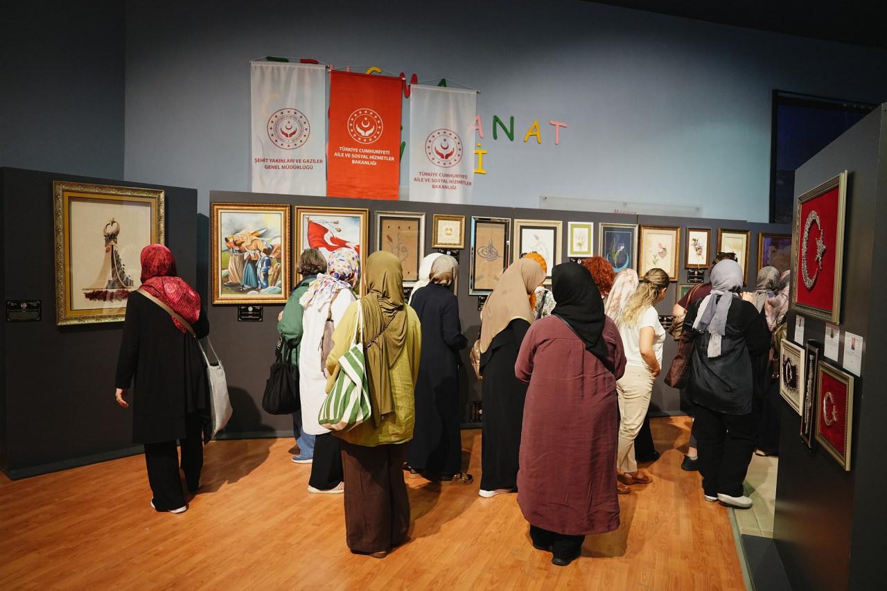 Gastroantep kültür yolu festivali şehrin dört bir yanında yaşanıyor 2026 - adalet - iustitia. Bg Gastroantep kültür yolu gastroantep kültür yolu festivali şehrin dört bir yanında yaşanıyor 2026 gastroantep yolu festivali ehrin bir yan nda yor 2026 1 gastroantep kültür yolu festivalin ikinci gününde geleneksel sanatlardan sahne sanatlarına, sergilerden çocuk etkinliklerine uzanan... Iustitia. Bg gastroantep kültür yolu festivali şehrin dört bir yanında yaşanıyor 2026 2026-10-05 16:47:00 adalet - iustitia. Bg gastroantep kültür yolu
