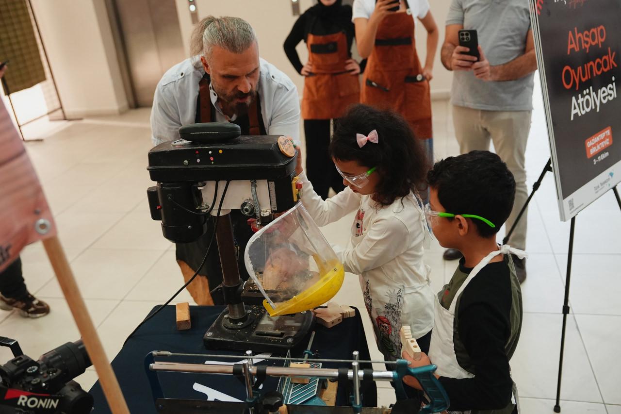 Gastroantep kültür yolu festivali şehrin dört bir yanında yaşanıyor 2026 - adalet - iustitia. Bg Gastroantep kültür yolu gastroantep kültür yolu festivali şehrin dört bir yanında yaşanıyor 2026 gastroantep yolu festivali ehrin bir yan nda yor 2026 9 gastroantep kültür yolu festivalin ikinci gününde geleneksel sanatlardan sahne sanatlarına, sergilerden çocuk etkinliklerine uzanan... Iustitia. Bg gastroantep kültür yolu festivali şehrin dört bir yanında yaşanıyor 2026 2026-10-05 16:17:00 adalet - iustitia. Bg gastroantep kültür yolu