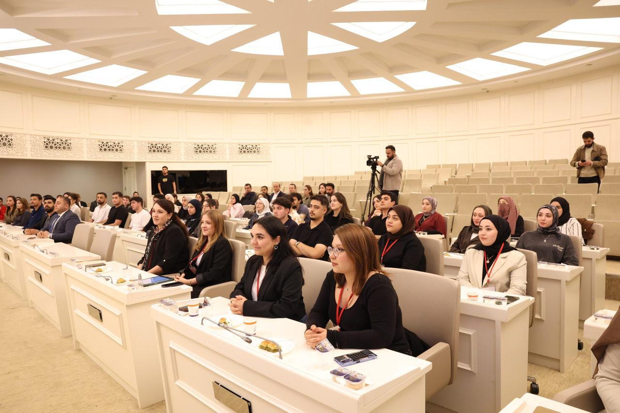 Gaziantep'in dev projeleri genç mimarlar için açık hava dersliğine dönüştü 2026 - adalet - iustitia. Bg Gaziantep büyükşehir belediyesi gaziantep'in dev projeleri genç mimarlar için açık hava dersliğine dönüştü 2026 gaziantep dev projeleri gen mimarlar hava dersli ine 20 1 gaziantep büyükşehir belediyesi gaziantep büyükşehir belediyesi’nin yapımını sürdürdüğü dülük tüneli ile kültür ve kongre merkezi, geleceğin... Iustitia. Bg gaziantep'in dev projeleri genç mimarlar için açık hava dersliğine dönüştü 2026 2026-10-23 20:11:00 adalet - iustitia. Bg gaziantep büyükşehir belediyesi