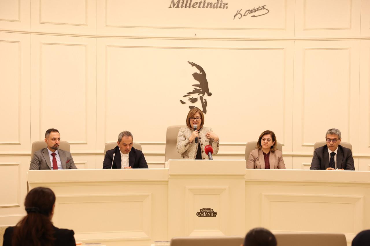 Gaziantep'in dev projeleri genç mimarlar için açık hava dersliğine dönüştü 2026 - adalet - iustitia. Bg Gaziantep büyükşehir belediyesi gaziantep'in dev projeleri genç mimarlar için açık hava dersliğine dönüştü 2026 gaziantep dev projeleri gen mimarlar hava dersli ine 20 4 gaziantep büyükşehir belediyesi gaziantep büyükşehir belediyesi’nin yapımını sürdürdüğü dülük tüneli ile kültür ve kongre merkezi, geleceğin... Iustitia. Bg gaziantep'in dev projeleri genç mimarlar için açık hava dersliğine dönüştü 2026 2026-10-23 20:11:00 adalet - iustitia. Bg gaziantep büyükşehir belediyesi