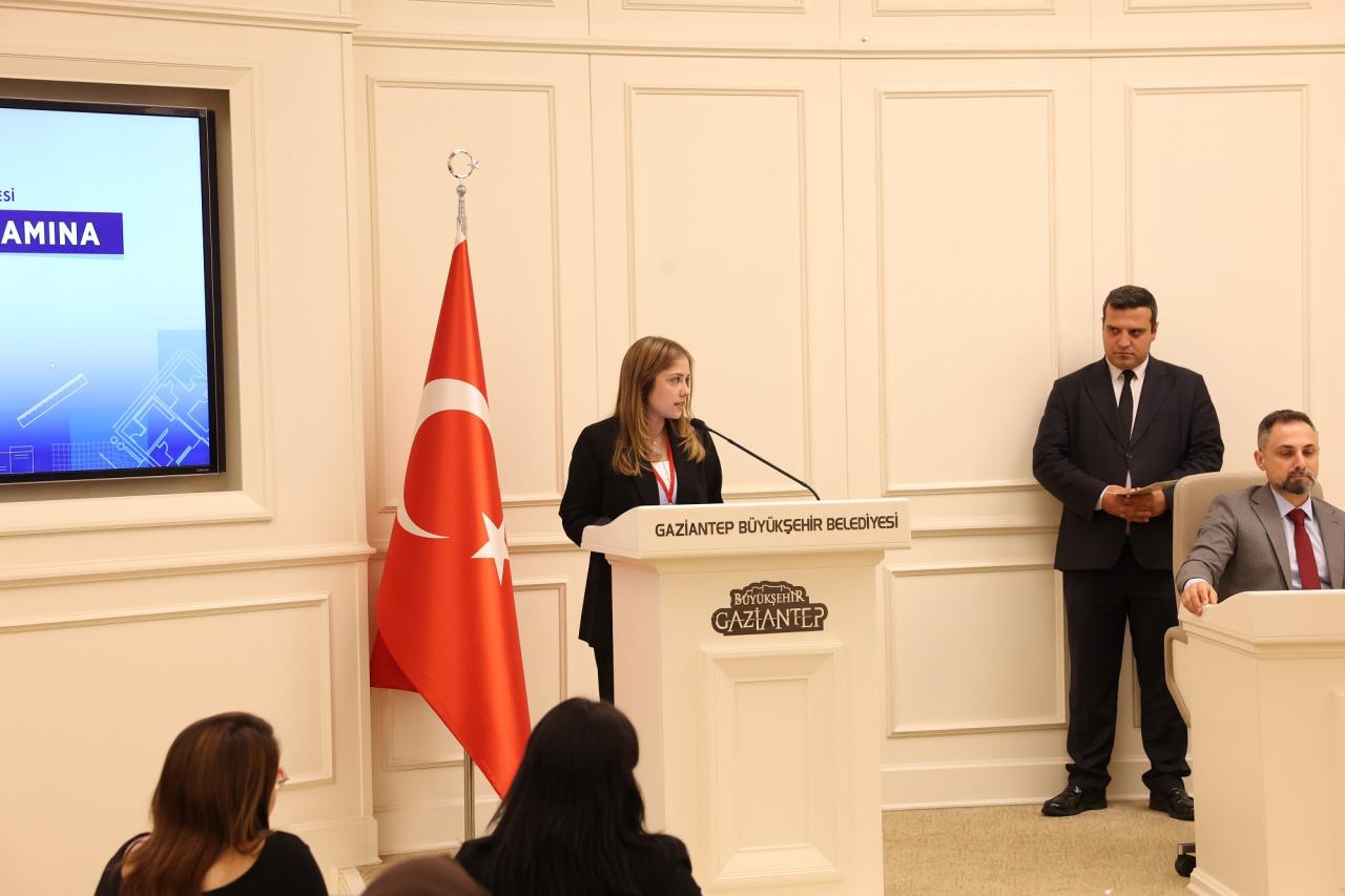 Gaziantep'in dev projeleri genç mimarlar için açık hava dersliğine dönüştü 2026 - adalet - iustitia. Bg Gaziantep büyükşehir belediyesi gaziantep'in dev projeleri genç mimarlar için açık hava dersliğine dönüştü 2026 gaziantep dev projeleri gen mimarlar hava dersli ine 20 6 gaziantep büyükşehir belediyesi gaziantep büyükşehir belediyesi’nin yapımını sürdürdüğü dülük tüneli ile kültür ve kongre merkezi, geleceğin... Iustitia. Bg gaziantep'in dev projeleri genç mimarlar için açık hava dersliğine dönüştü 2026 2026-10-23 20:11:00 adalet - iustitia. Bg gaziantep büyükşehir belediyesi