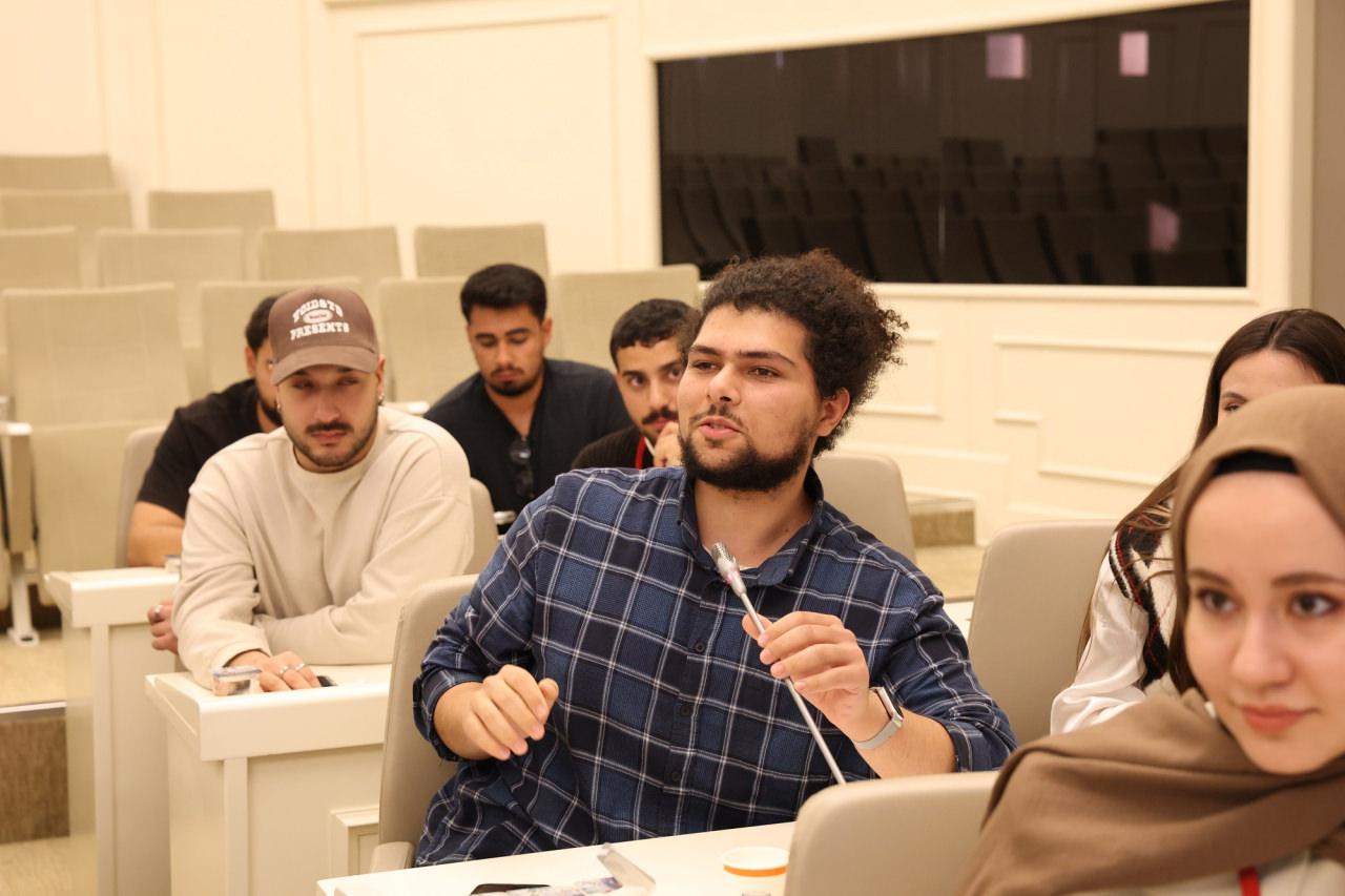 Gaziantep'in dev projeleri genç mimarlar için açık hava dersliğine dönüştü 2026 - adalet - iustitia. Bg Gaziantep büyükşehir belediyesi gaziantep'in dev projeleri genç mimarlar için açık hava dersliğine dönüştü 2026 gaziantep dev projeleri gen mimarlar hava dersli ine 20 gaziantep büyükşehir belediyesi gaziantep büyükşehir belediyesi’nin yapımını sürdürdüğü dülük tüneli ile kültür ve kongre merkezi, geleceğin... Iustitia. Bg gaziantep'in dev projeleri genç mimarlar için açık hava dersliğine dönüştü 2026 2026-10-23 20:11:00 adalet - iustitia. Bg gaziantep büyükşehir belediyesi