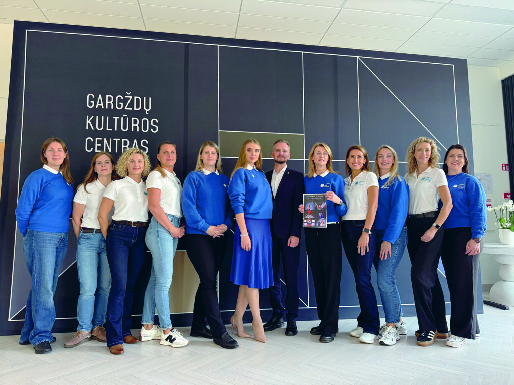 Gargždų socialinių paslaugų globojamų vaikų subyrėjęs pasaulis – jaunųjų telšiškių spektaklyje gargžduose 2026 globojam vaik subyr pasaulis jaun tel spektaklyje garg 1 gargždų socialinių paslaugų iustitia. Bg jaunieji studijos „savi“ aktoriai ir gargždų socialinių paslaugų centro globos centro (padalinio) atstovai po spektaklio „gyvenimas, kuriame aš – ne namie“, kuriame jaunieji... Globojamų vaikų subyrėjęs pasaulis – jaunųjų telšiškių spektaklyje gargžduose 2026 2026-10-09 06:11:47 teisingumas - iustitia. Bg gargždų socialinių paslaugų