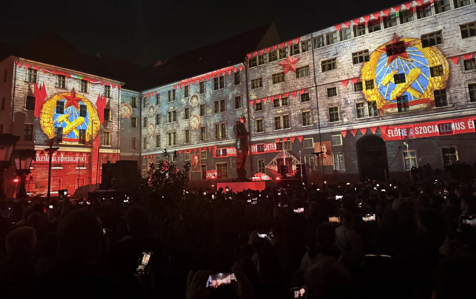 Végtelenszer ledönthető, visszapattanós sztálin-szoborral tette „átélhetővé” a főváros a „népfelséget" 2026 - igazságszolgáltatás - iustitia. Bg Végtelenszer ledönthető visszapattanós végtelenszer ledönthető, visszapattanós sztálin-szoborral tette „átélhetővé” a főváros a „népfelséget" 2026 gtelenszer led nthet visszapattan szt lin szoborral tet 1 végtelenszer ledönthető visszapattanós miközben franciaországban tüntetők rongálnak szobrokat és műemlékeket,... Iustitia. Bg végtelenszer ledönthető, visszapattanós sztálin-szoborral tette „átélhetővé” a főváros a „népfelséget" 2026 2026-10-23 21:48:12 igazságszolgáltatás - iustitia. Bg végtelenszer ledönthető visszapattanós