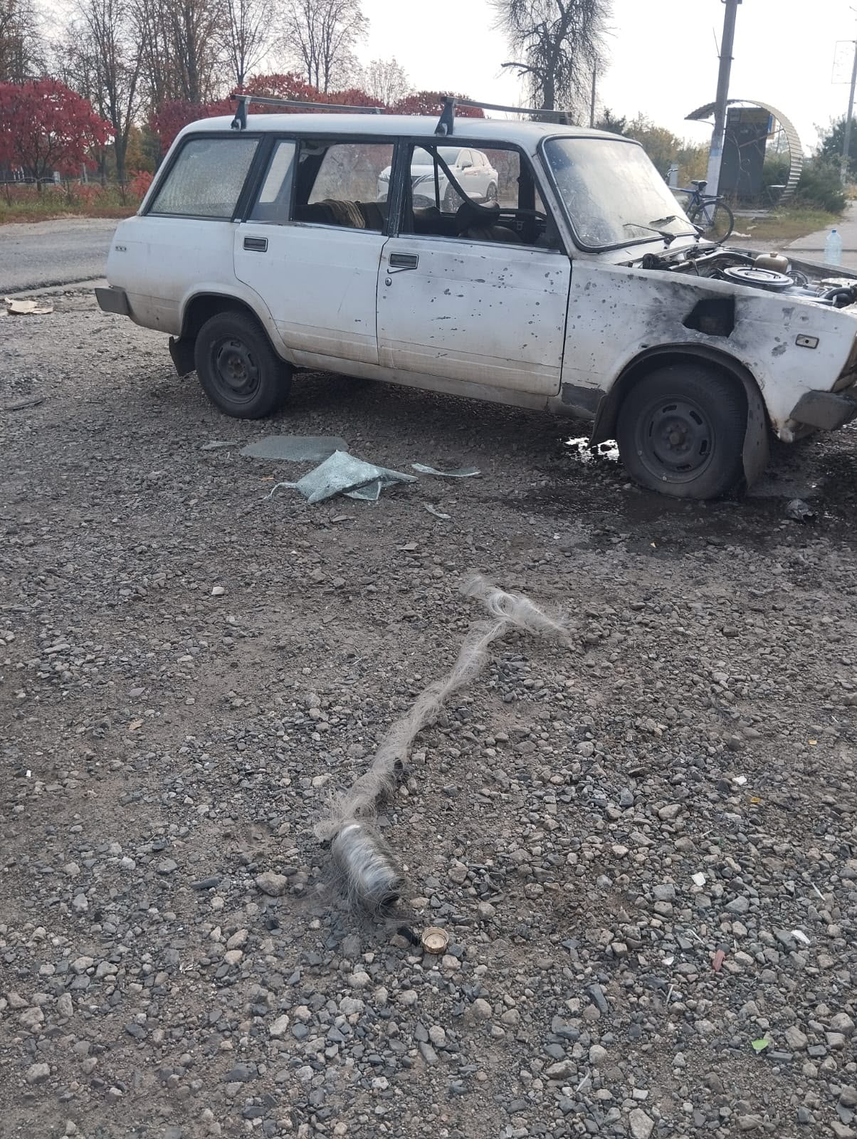На харківщині російські дрони "полюють" на автівки: 1 людина загинула, 2 постраждали 2026 - справедливість - юстиция Пошкоджене авто у золочеві. Фото: віктор коваленко