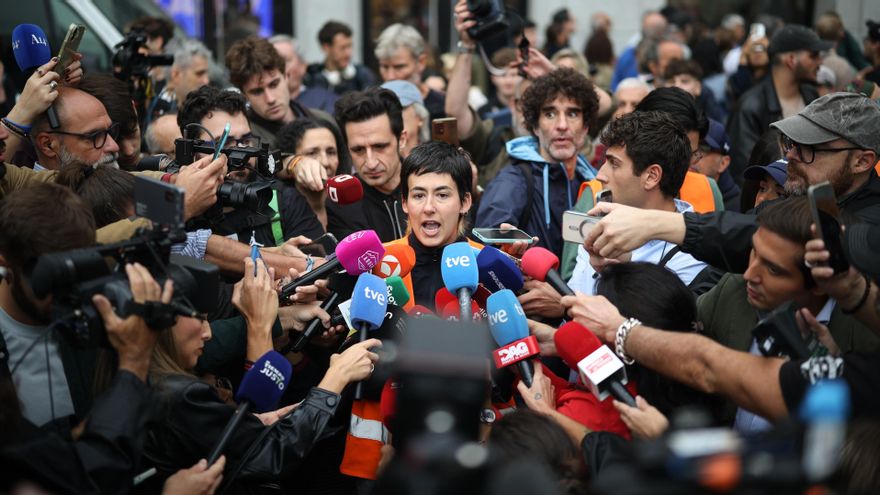 La portavoz del sindicato de inquilinas, alicia del rio, durante la protesta frente al congreso