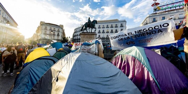 Historia de una plaza blindada que se tomó en dos días: "acampar en sol fue algo más espontáneo de lo que se cree" 2026