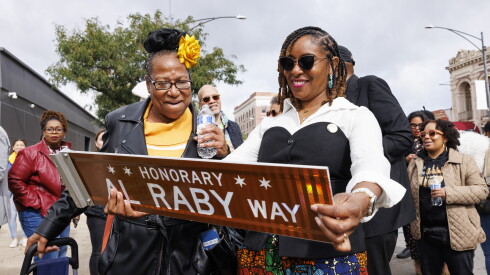 How we photographed the new baby penguins at brookfield zoo 2026 - justice Katanya raby looks at a sign dedicated to her grandfather at the corner of south cottage grove avenue and east 64th street.