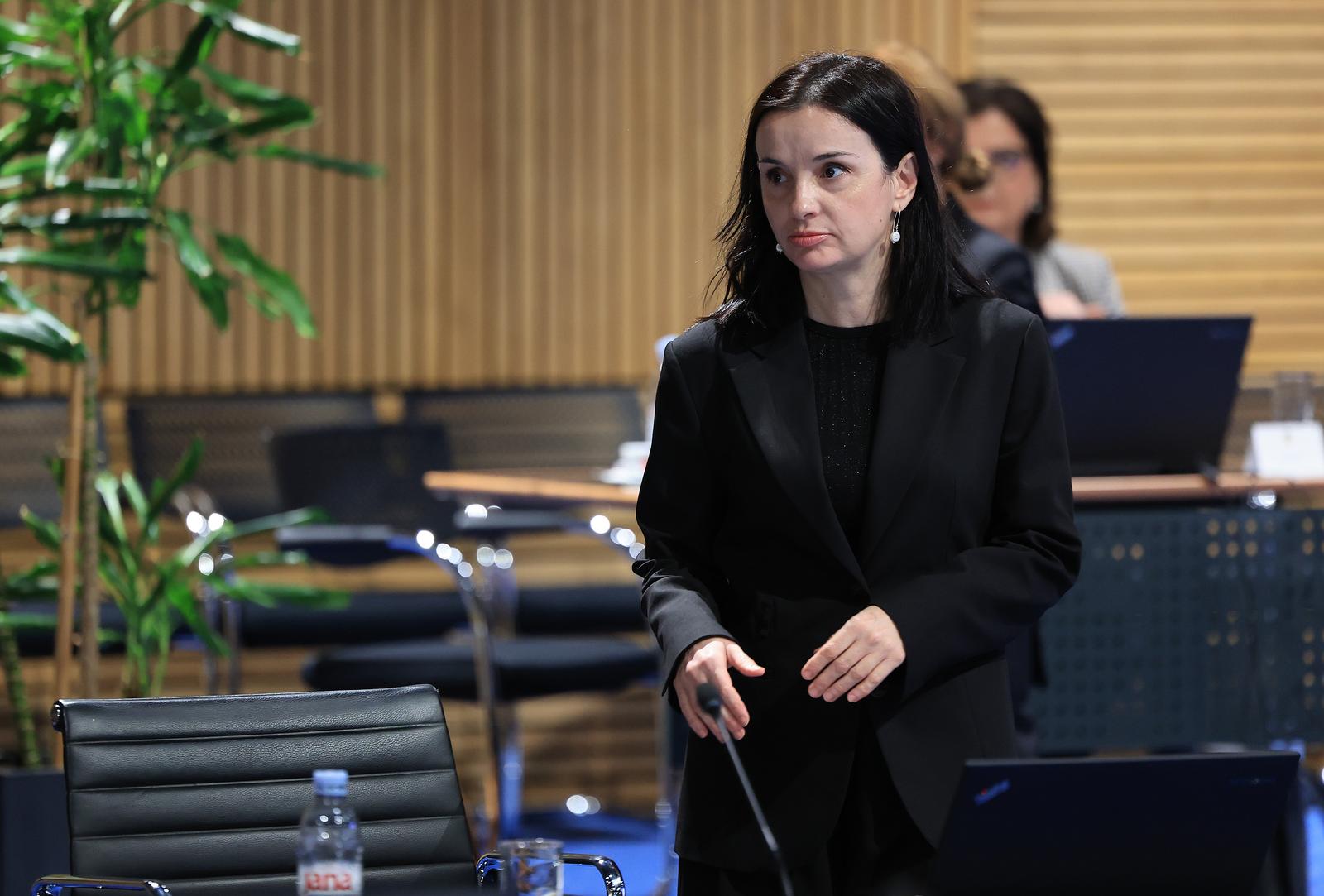 Imamo li još jedan “gospić”? Dorh pojačano istražuje sporna zbivanja u otočcu, gdje su kamioni noću dovozili sumnjivi otpad 2026 - pravda - iustitia. Bg Gacka imamo li još jedan “gospić”? Dorh pojačano istražuje sporna zbivanja u otočcu, gdje su kamioni noću dovozili sumnjivi otpad 2026 imamo jedan gospi dorh poja ano istra uje sporna zbivan 3 gacka iustitia. Bg županijsko državno odvjetništvo u karlovcu nacionalu je službeno potvrdilo da provodi izvide zbog otpada u otočcu. Pokajnik je priznao da se noću dovozila i zemlja kojom je zatrpan sumnjivi otpad na gradskom... Imamo li još jedan “gospić”? Dorh pojačano istražuje sporna zbivanja u otočcu, gdje su kamioni noću dovozili sumnjivi otpad 2026 2026-10-23 19:42:39 iustitia. Bg pravda - iustitia. Bg gacka